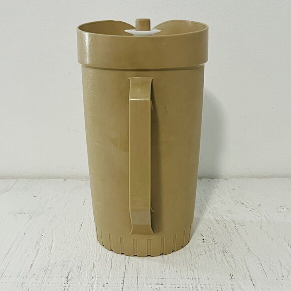 Vintage Tupperware 2 Qt Pitcher Harvest Tan Brown w/ White Push Button Lid - Picture 2 of 10